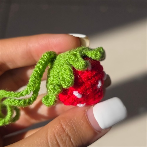 آویز توت فرنگی 