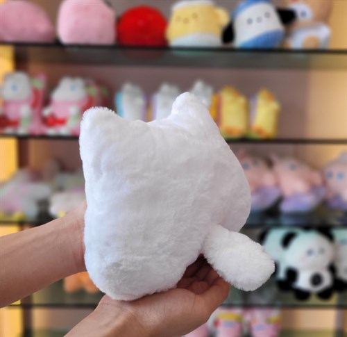 عروسک گربه سفید